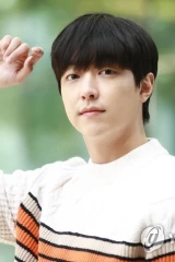 لي يو جين يشارك كيف غيّر عمله الدرامي الجديد "ثلاثة أشقاء جريئين" أفكاره عن العائلة.