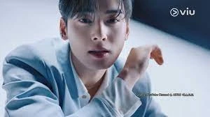 تشا أون وو يتألق في باريس، ,وضعيات آسرة تسرق الأضواء